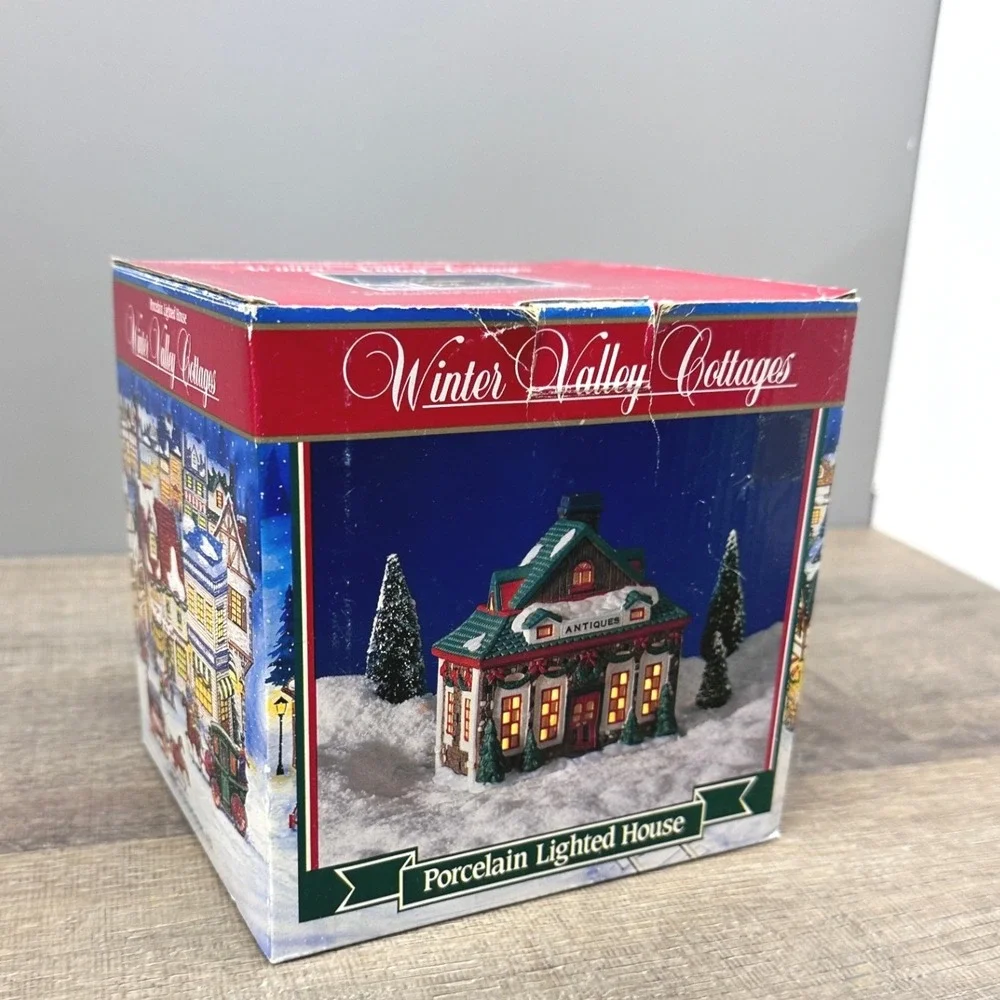 Vintage Winter Valley Cottages Antiques Shop Porcelain Lighted Christmas Village